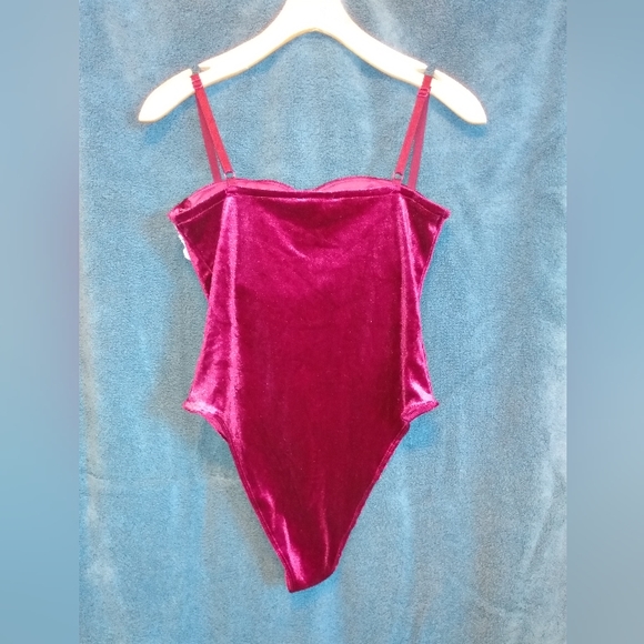 🔴 SALE NWT Haute Monde Burgundy Velvet Bodysuit - Picture 2 of 6